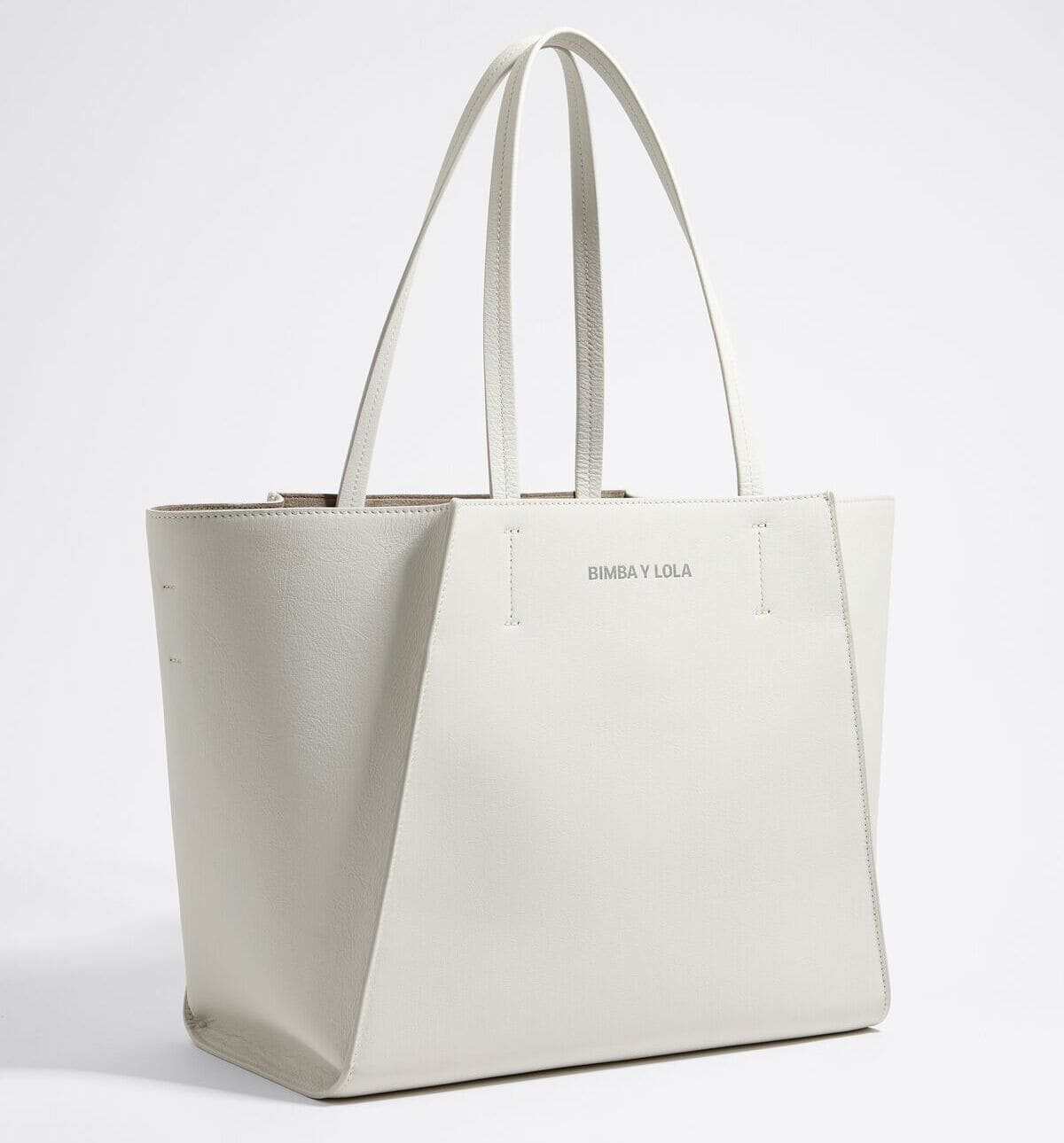 El bolso shopper grande de piel blanco roto de Bimba y Lola