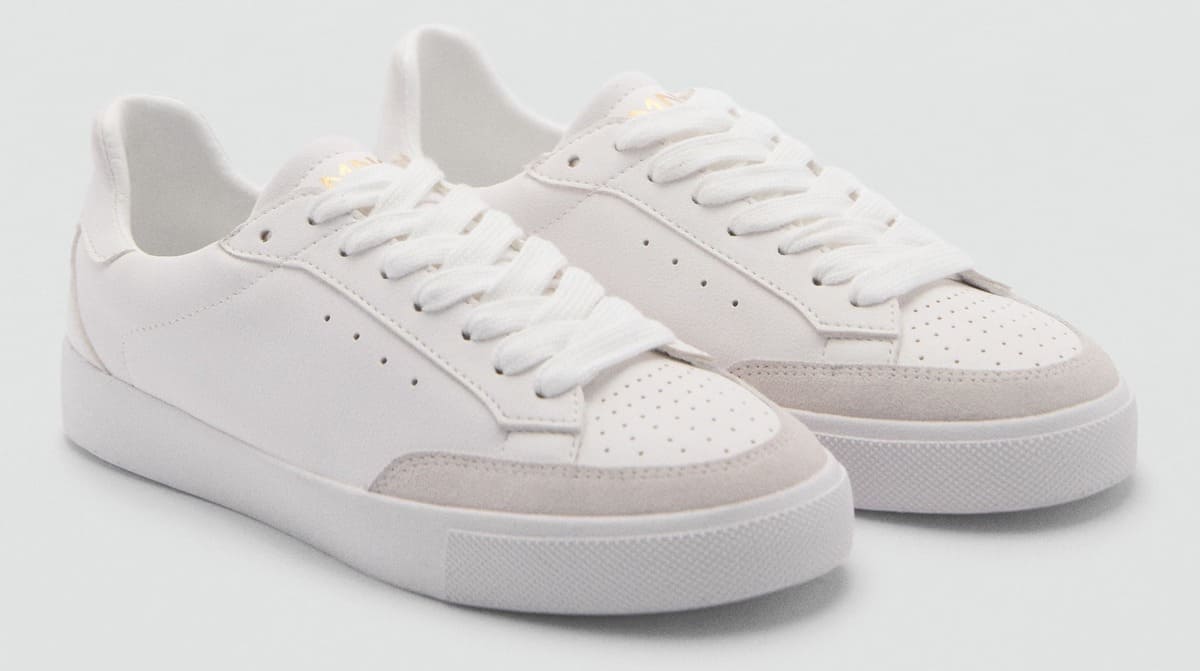 Las zapatillas deportivas con paneles de piel en color blanco de Mango