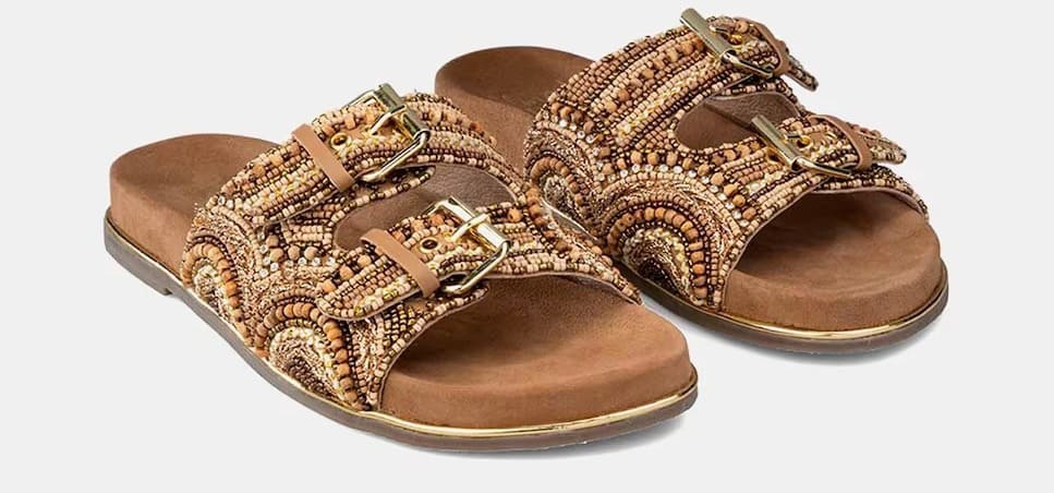 Las sandalias planas de mujer con pedrería y hebillas de Alma en Pena en El Corte Inglés