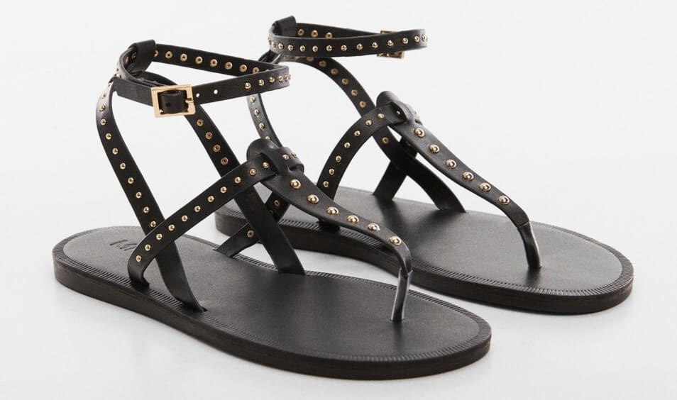 Sandalia tiras abalorios de Mango