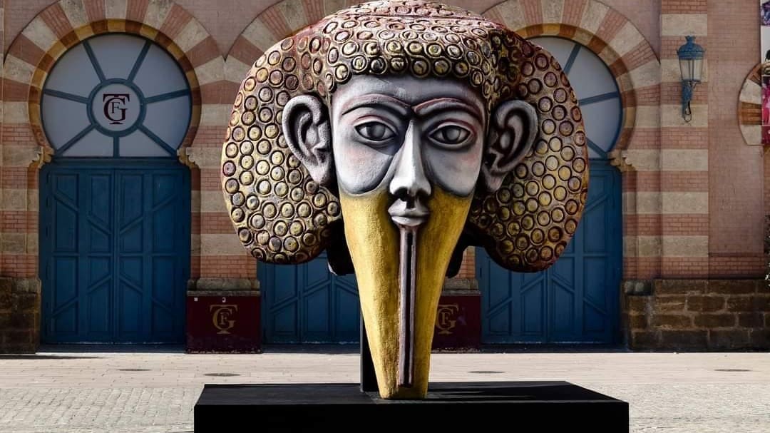 Decoración con motivo de Cádiz Fenicia a la entrada del Gran Teatro Falla