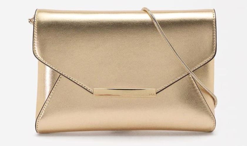 Bolso de fiesta convertible a bandolera estilo sobre con cierre de imán en liso