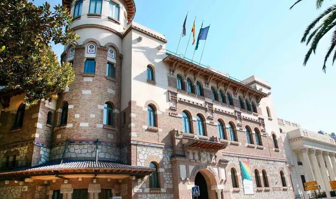 El BOJA anuncia procesos selectivos para trabajar en el SAS, consejerías y universidades