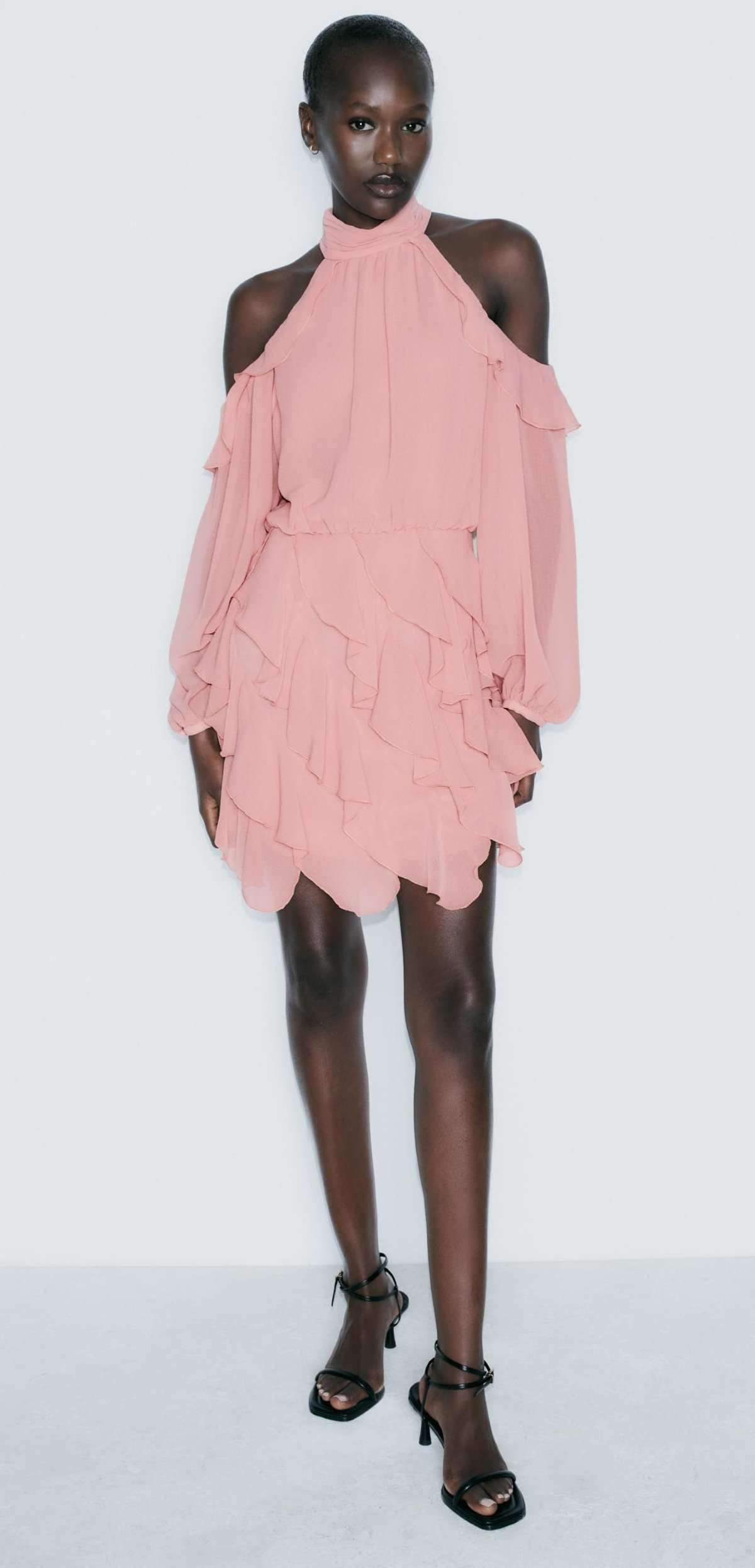 Vestido mini volantes de Zara