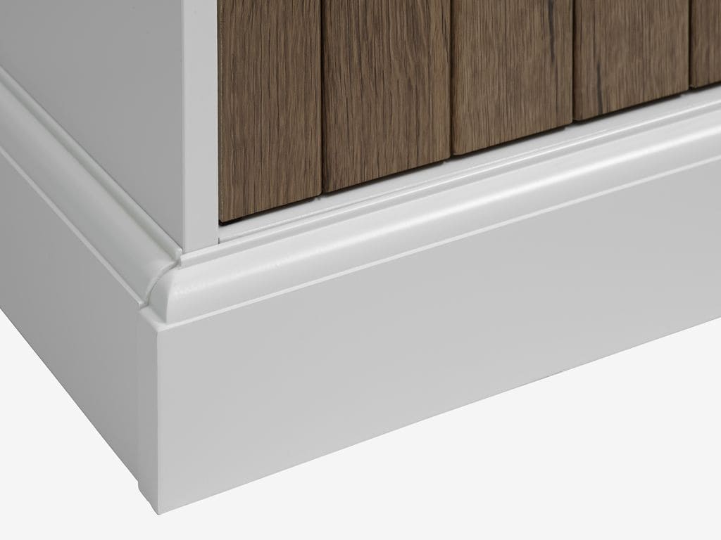 La cómoda con 7 cajones roble y blanco OLDEKROG de Jysk