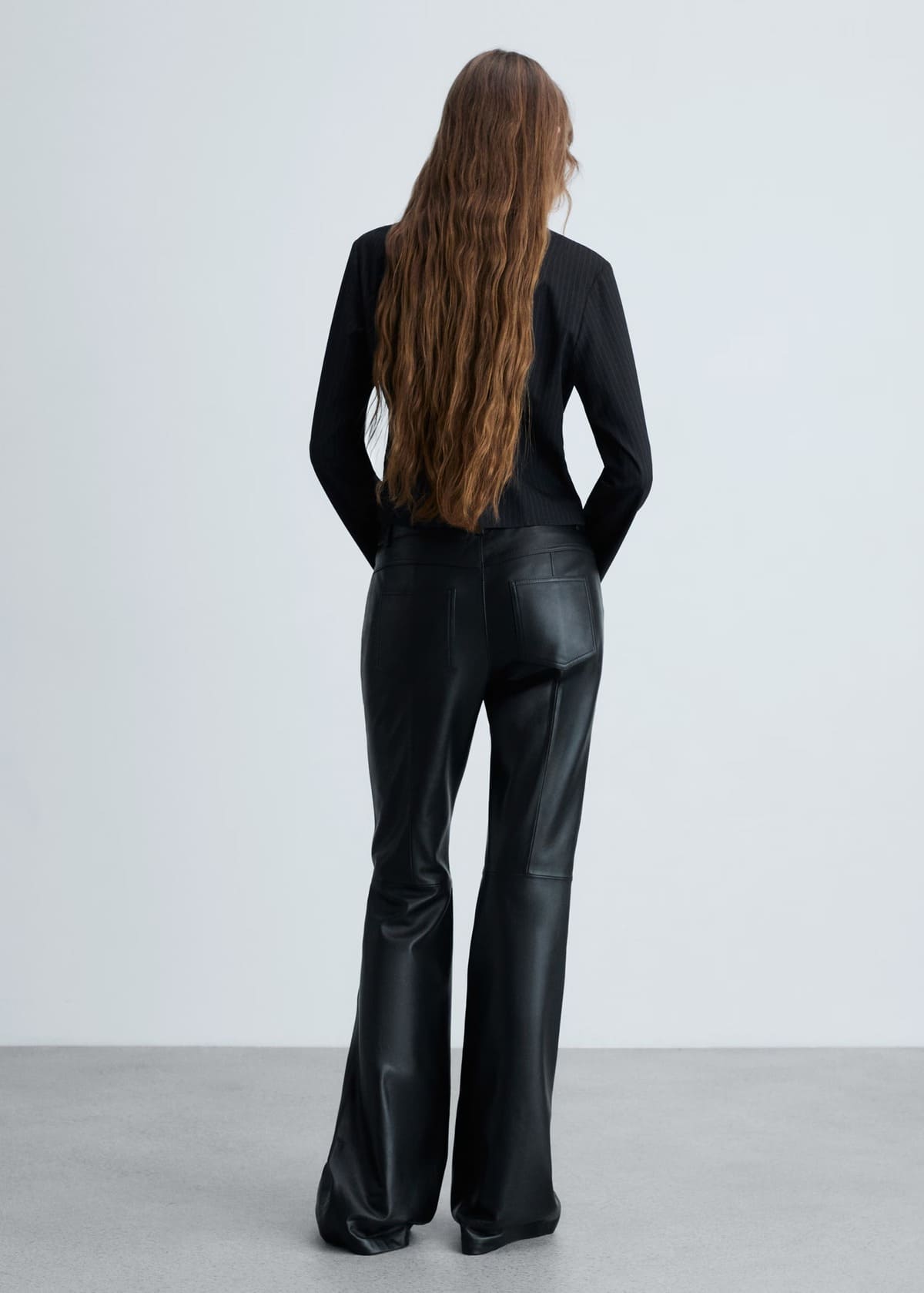 La camisa con raya diplomática con cremallera de Mango