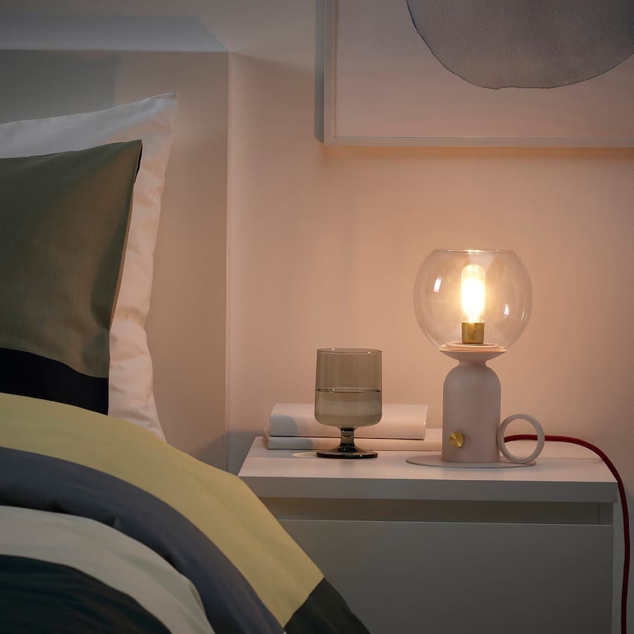 La nueva lámpara de mesa con regulación de la intensidad luminosa ÅSKMULLER de Ikea