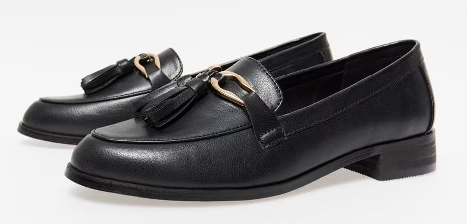 Mocasín armado con detalle decorativo de herraje Sfera