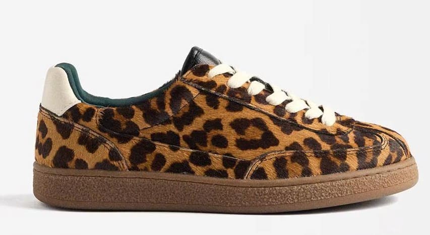 Zapatillas deportivas con suela a contraste y estampado animal print