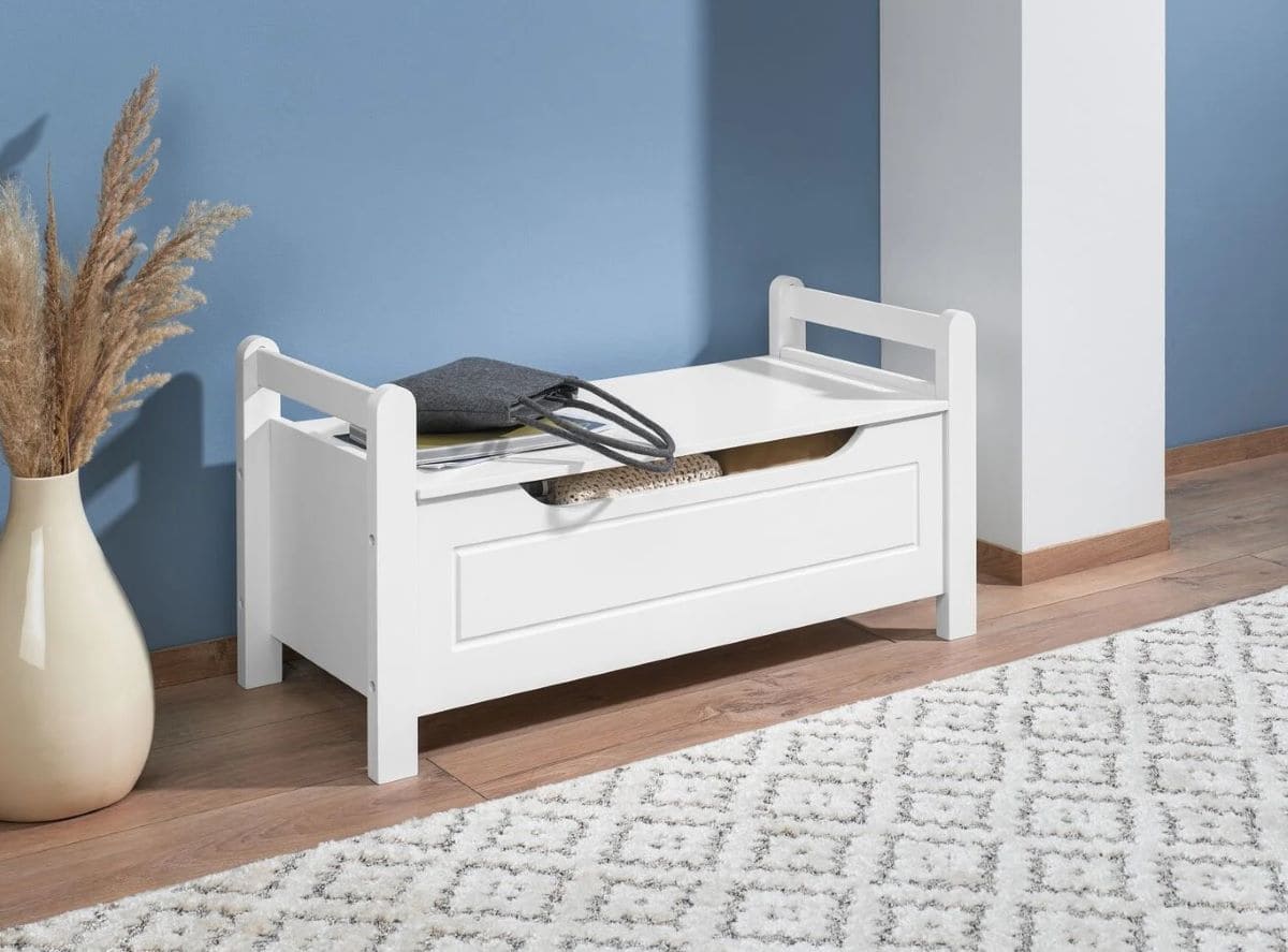 Banco con espacio de almacenamiento