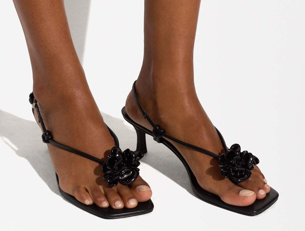 Sandalias De Tacón Con Flor de Parfois