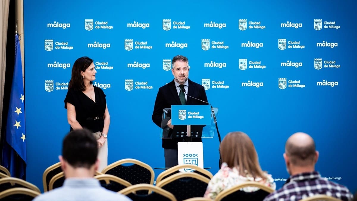 Los concejales Trinidad Hernández y Carlos Conde (1)