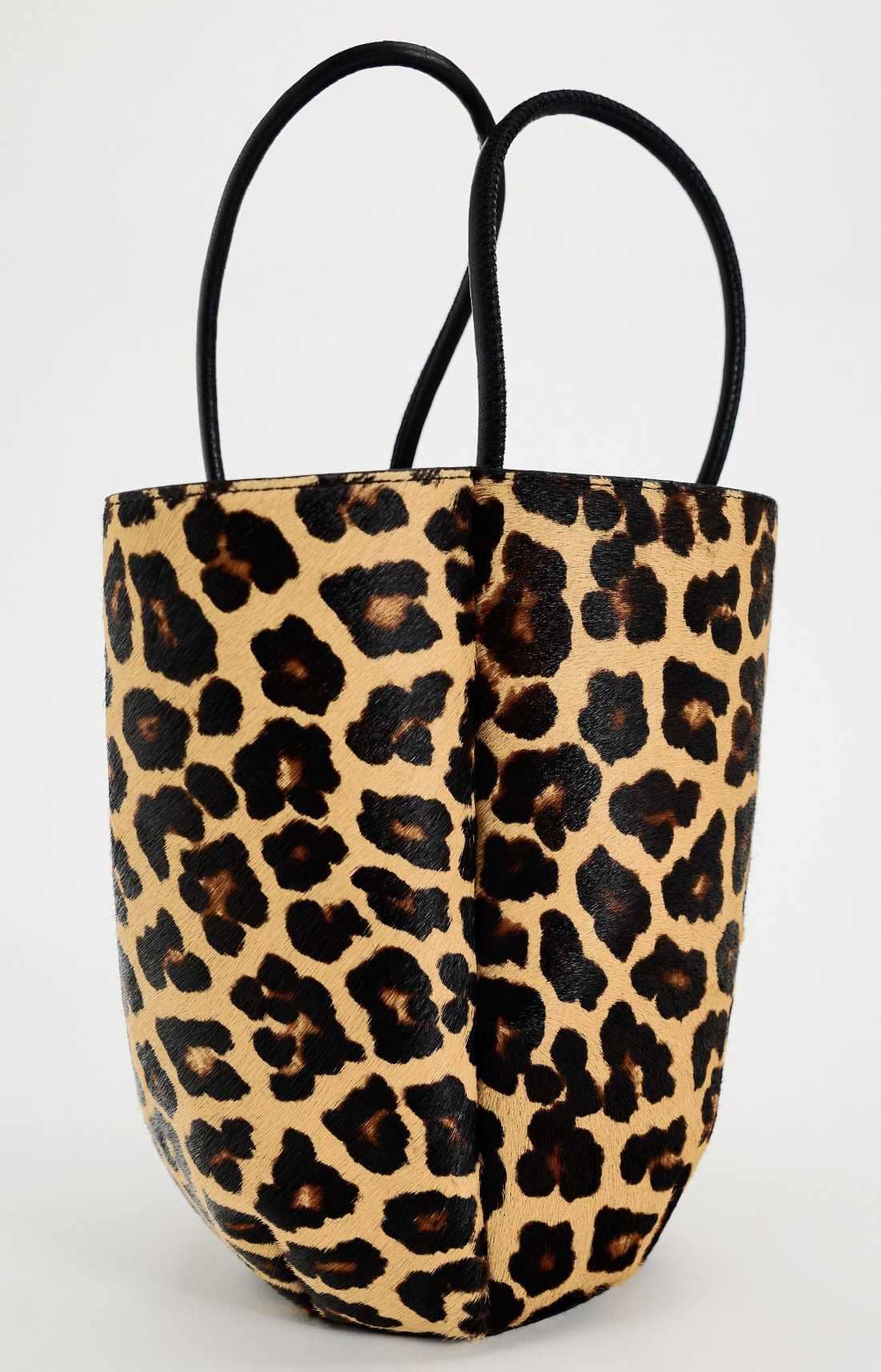 Mini saca piel estampado animal de Zara