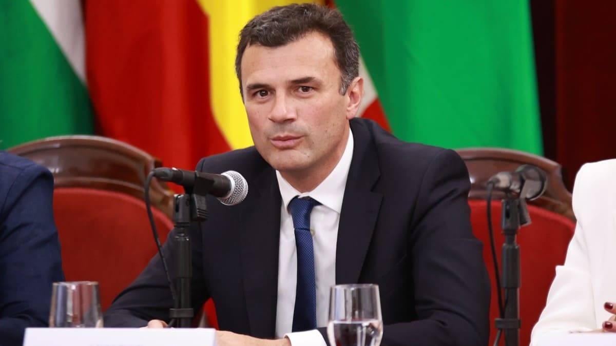 Bruno García, alcalde de Cádiz, ha suscrito un convenio con Skal