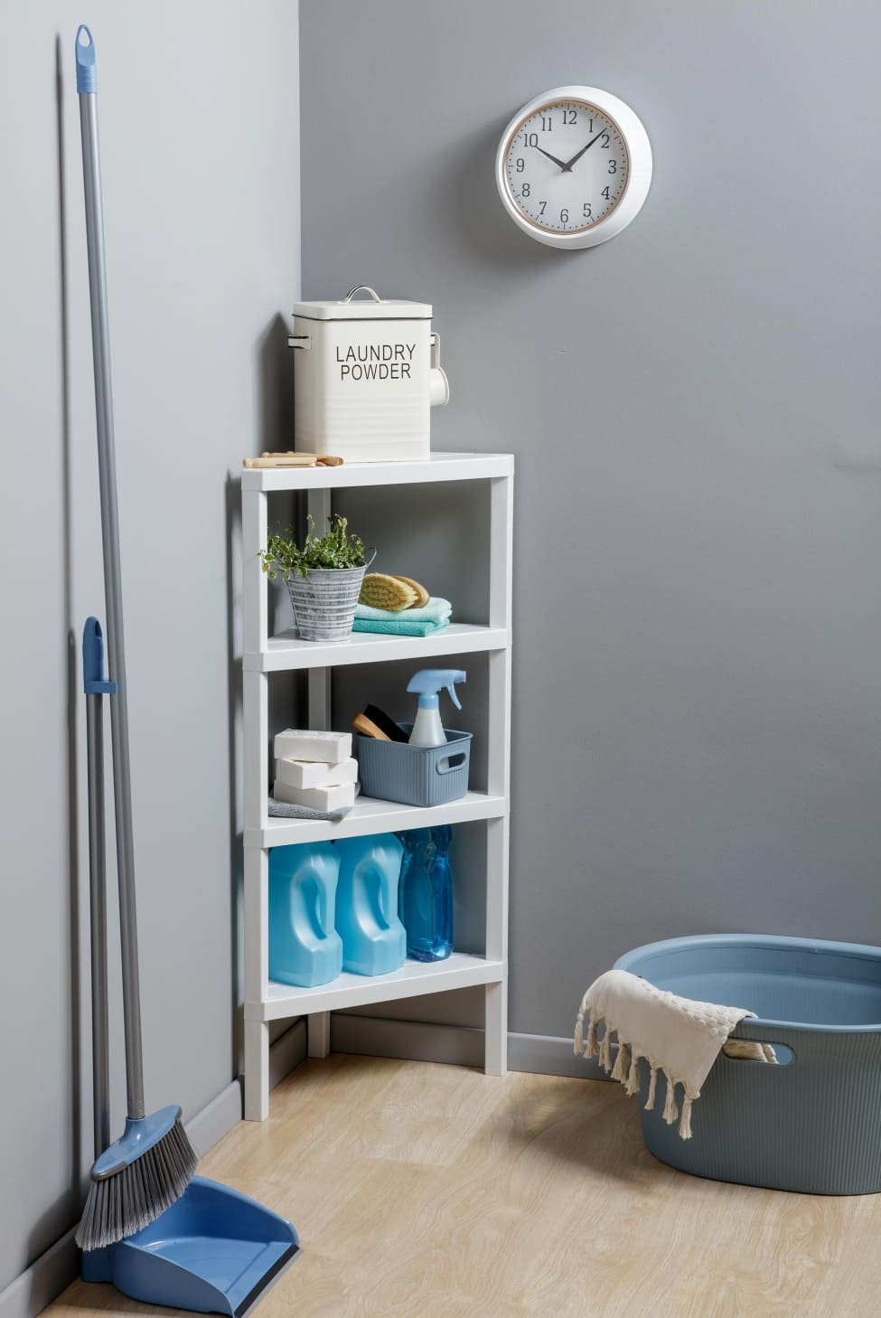 La estantería rinconera de polipropileno con 4 alturas TATAY Lombok blanca de Carrefour