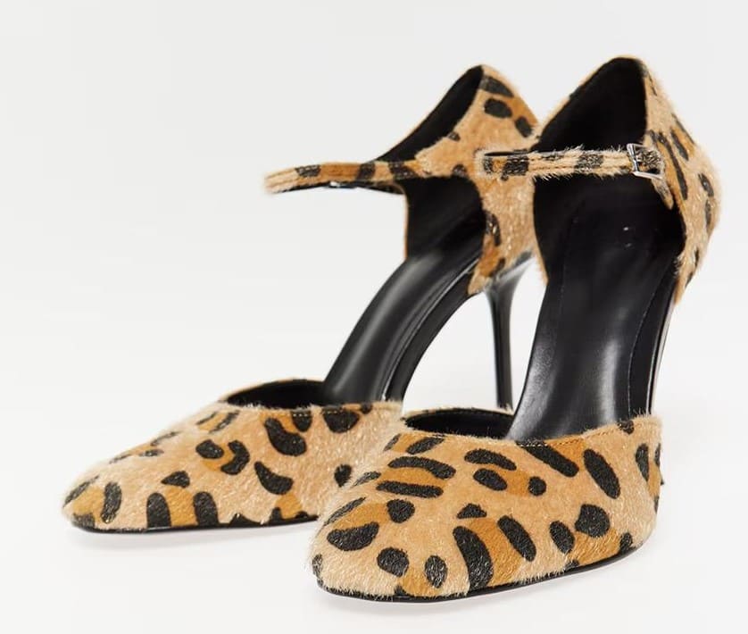 Zapatos de salón con estampado animal Sfera