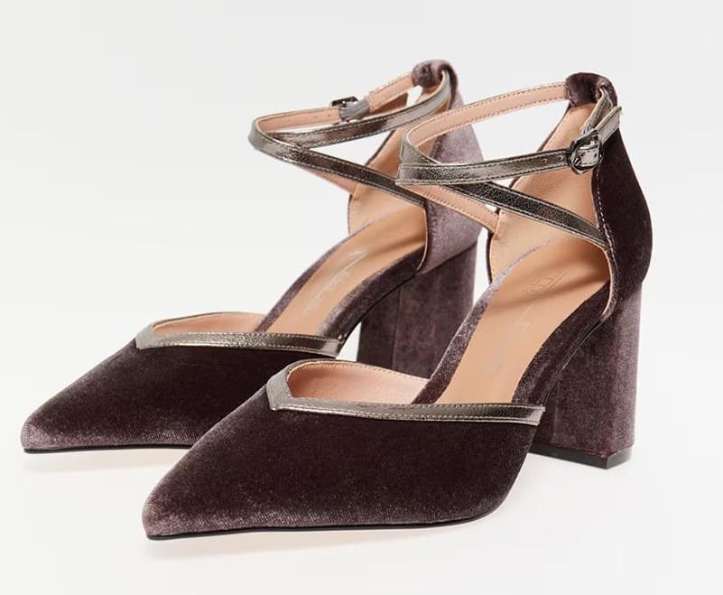 Zapatos de tacón en terciopelo punta perfilada