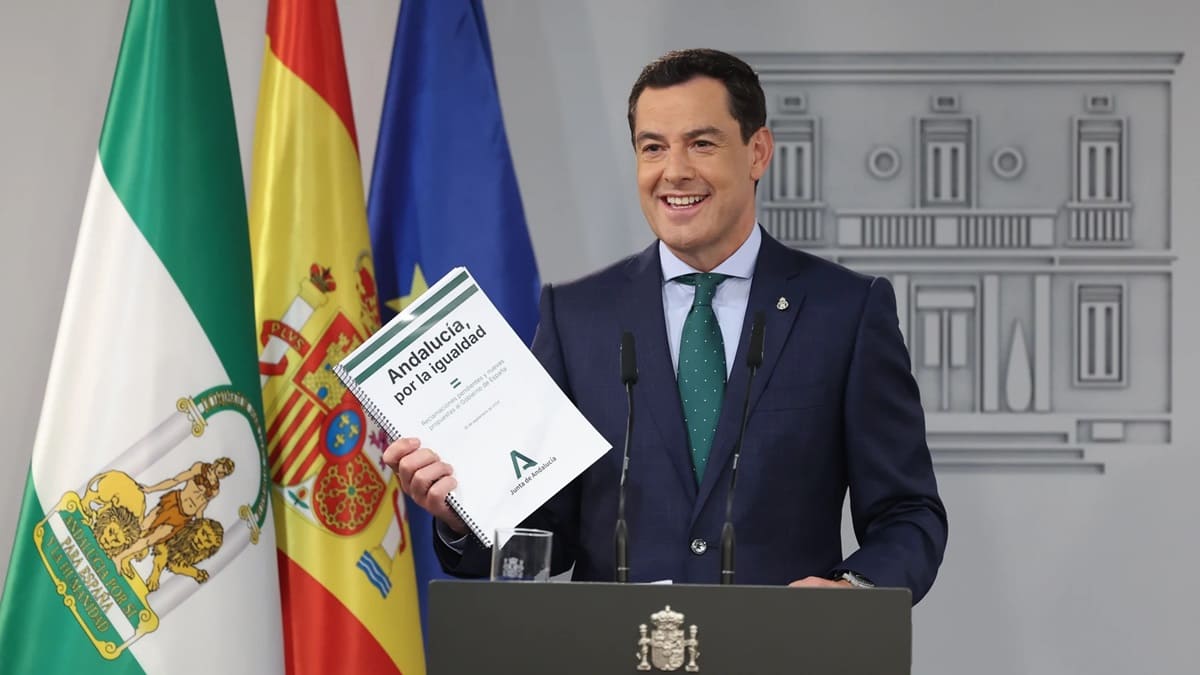 Juanma Moreno ha entregado a Pedro Sánchez un documento con 100 reclamaciones para Andalucía