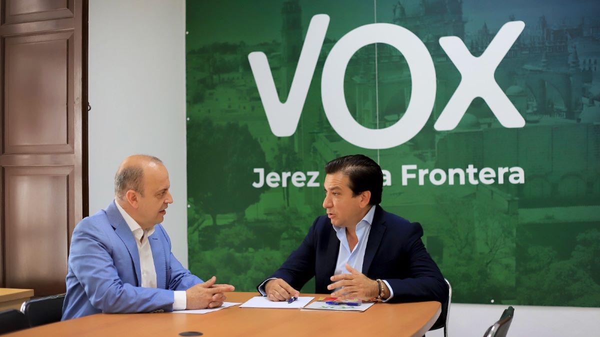 Antonio Fernández junto al concejal Ignacio Soto