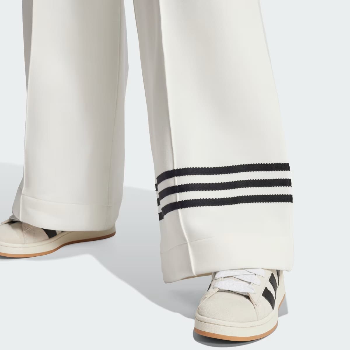 El pantalón de campana Adicolor Neuclassics de Adidas