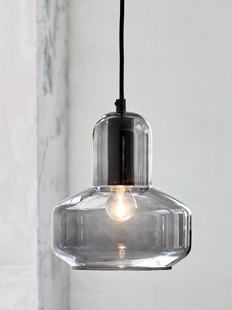 La lámpara de techo KORNELIUS de cristal de Jysk