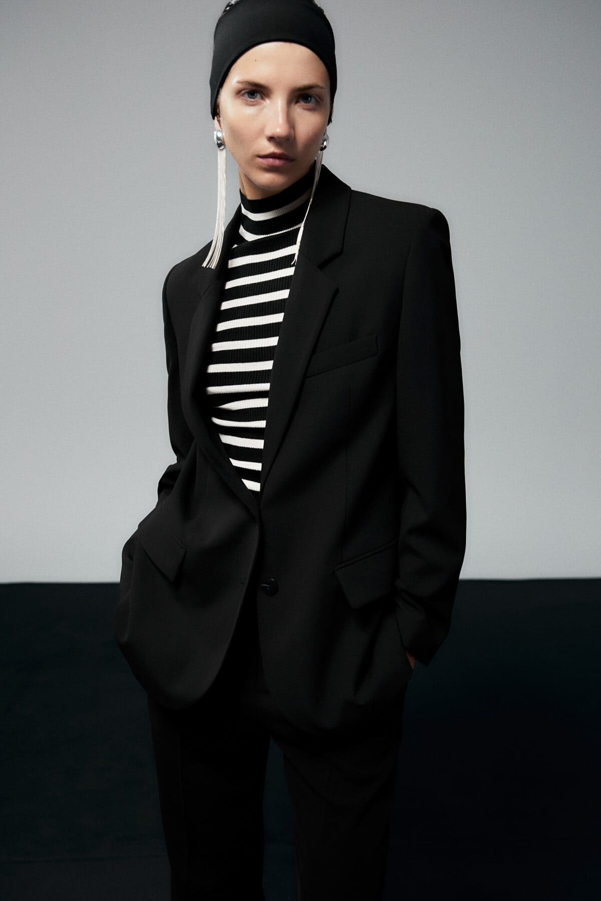 La nueva chaqueta de traje negra de Sfera