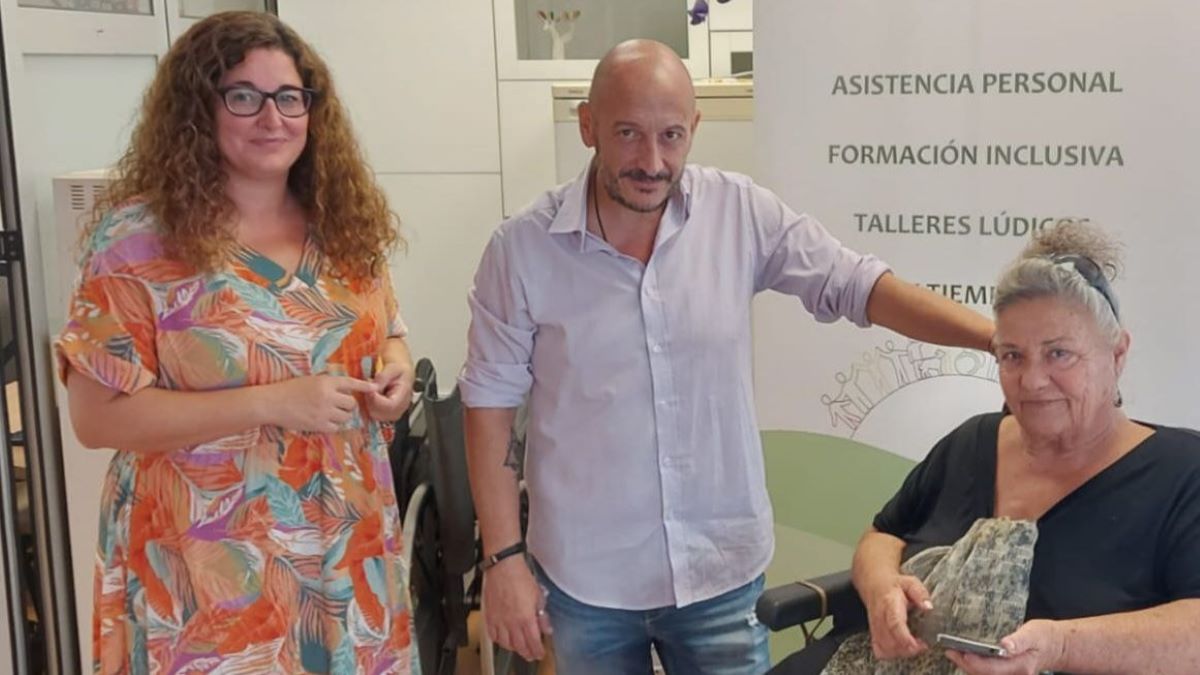 Raúl Ruiz Berdejo con miembros de Adifi