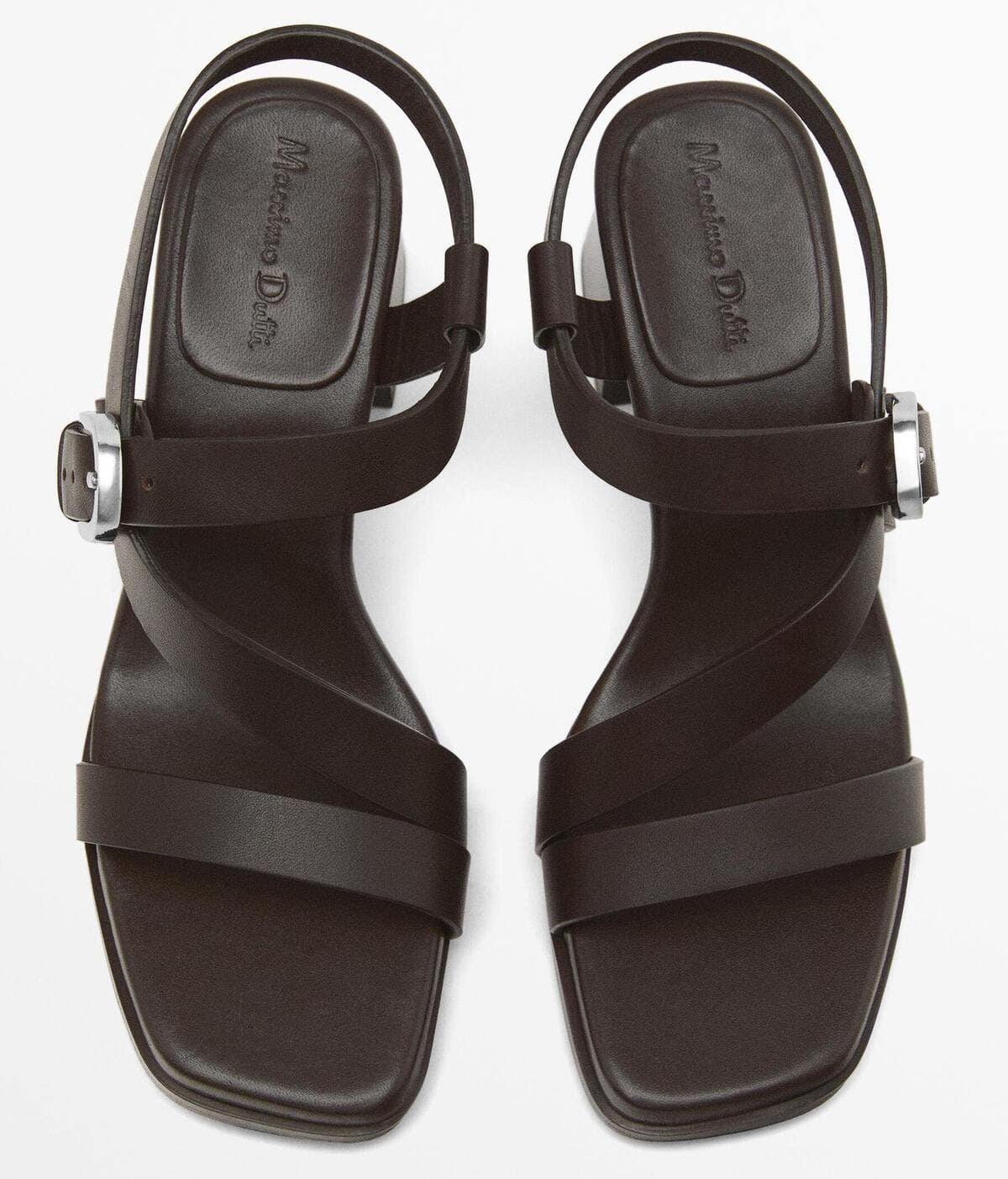 Las sandalias con tacón ancho y hebillas de Massimo Dutti