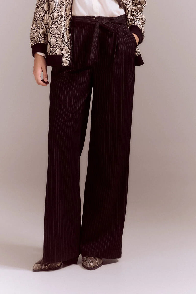 El pantalón sastre con raya diplomática de Cortefiel