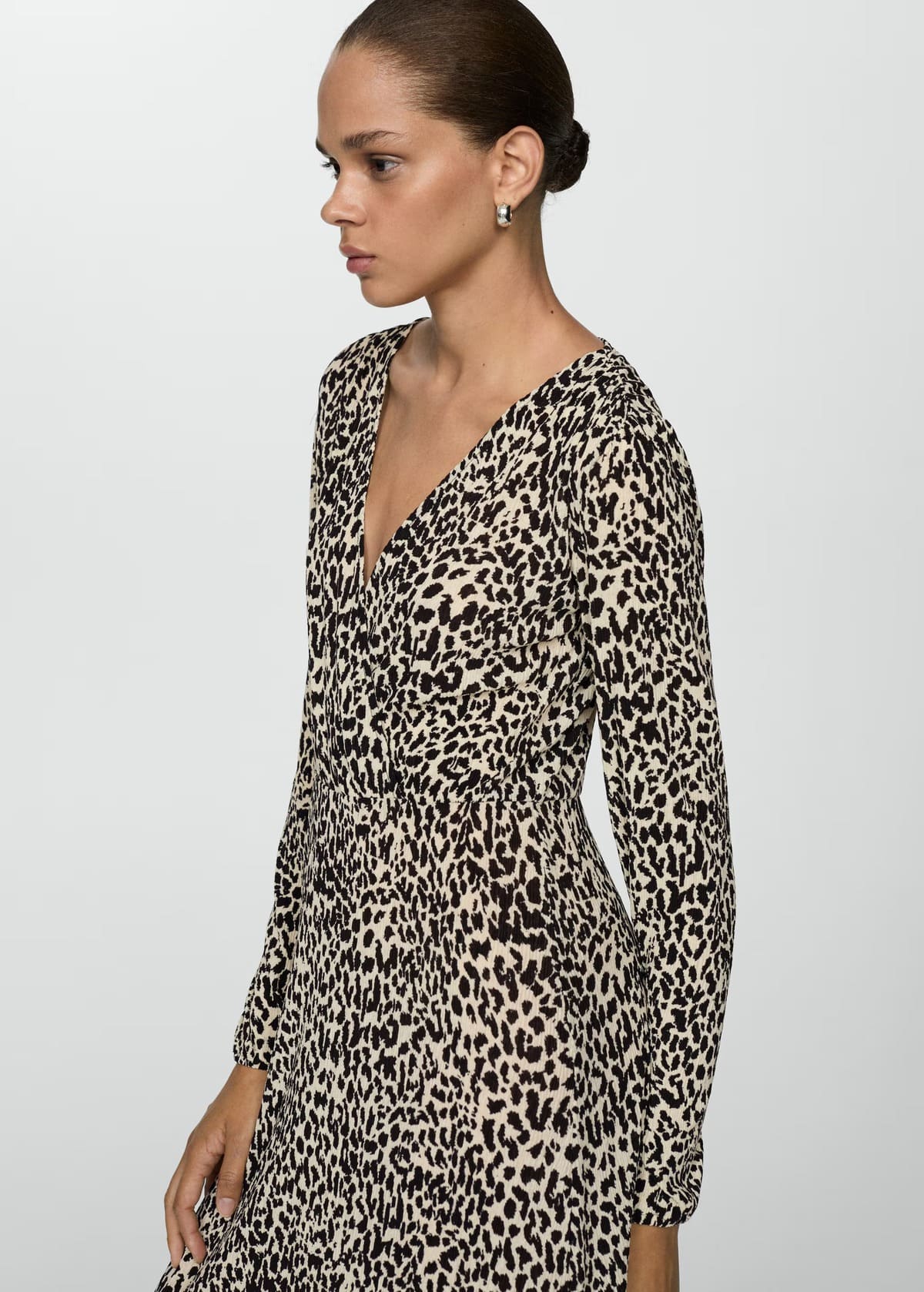El vestido largo con estampado de leopardo de Mango