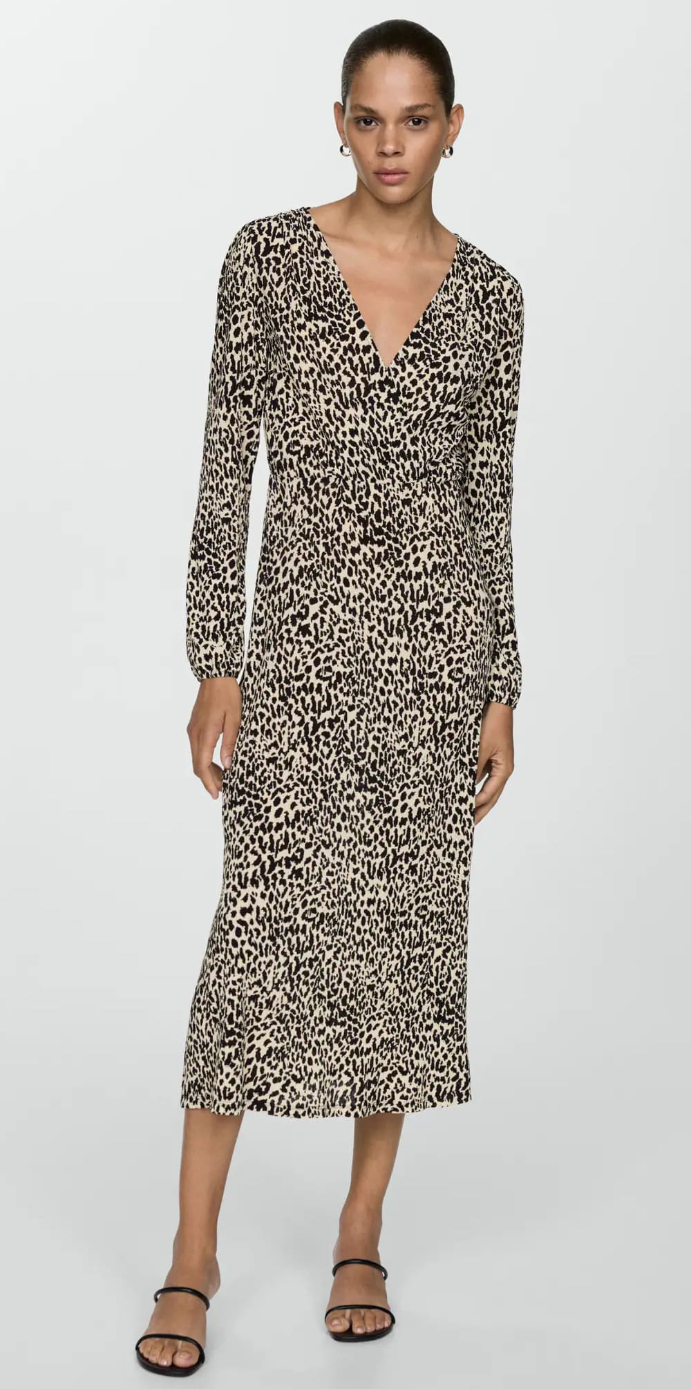 El vestido largo con estampado de leopardo de Mango