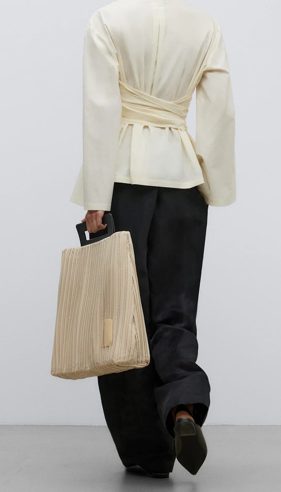 El bolso shopper mediano en crinkle beige para mujer de Adolfo Domínguez