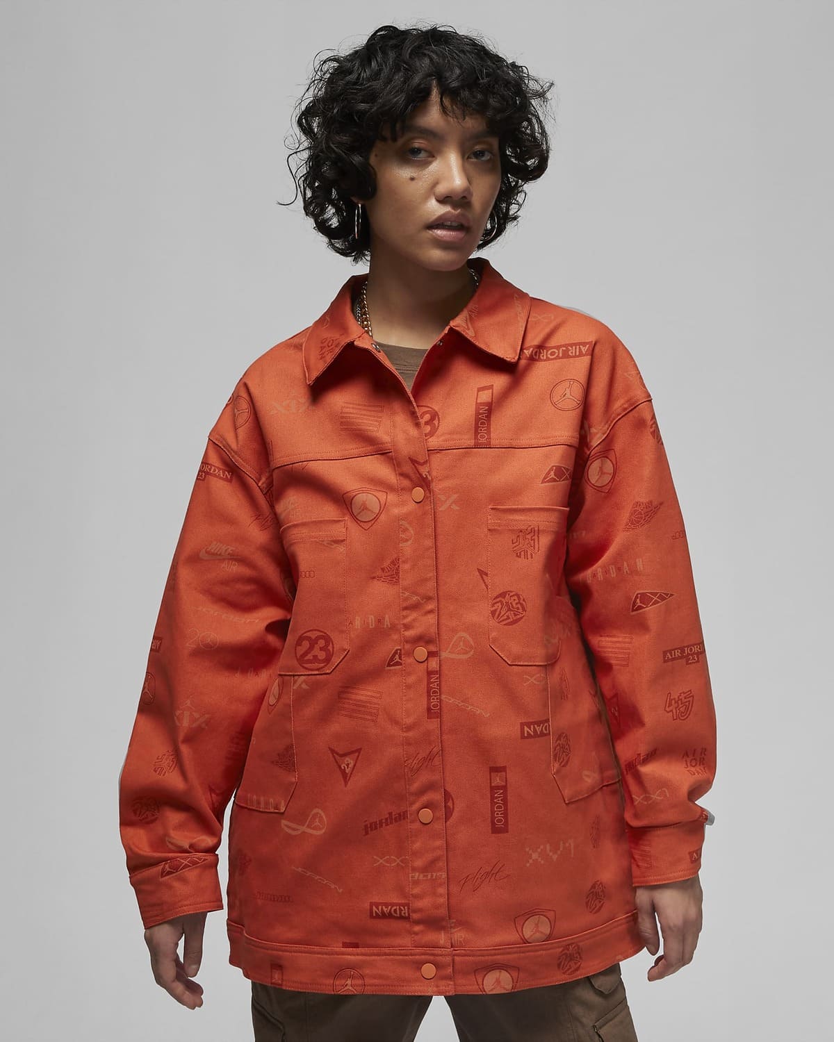 La chaqueta Jordan en color naranja de Nike