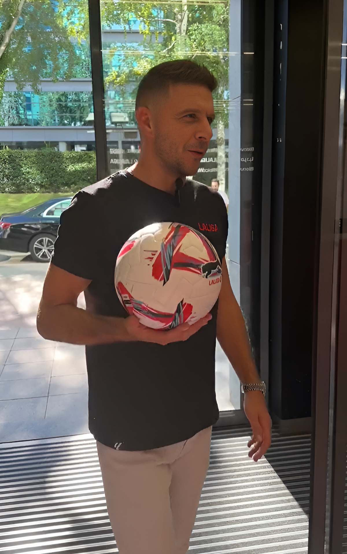 Joaquín Sánchez imita a Cristian Ventura en su nuevo anuncio con LaLiga