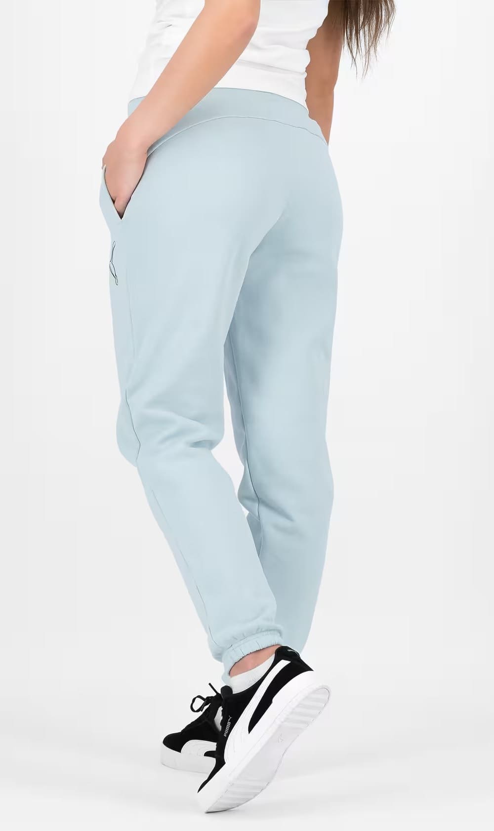 El nuevo pantalón jogger de Puma para mujer azul claro en Decathlon