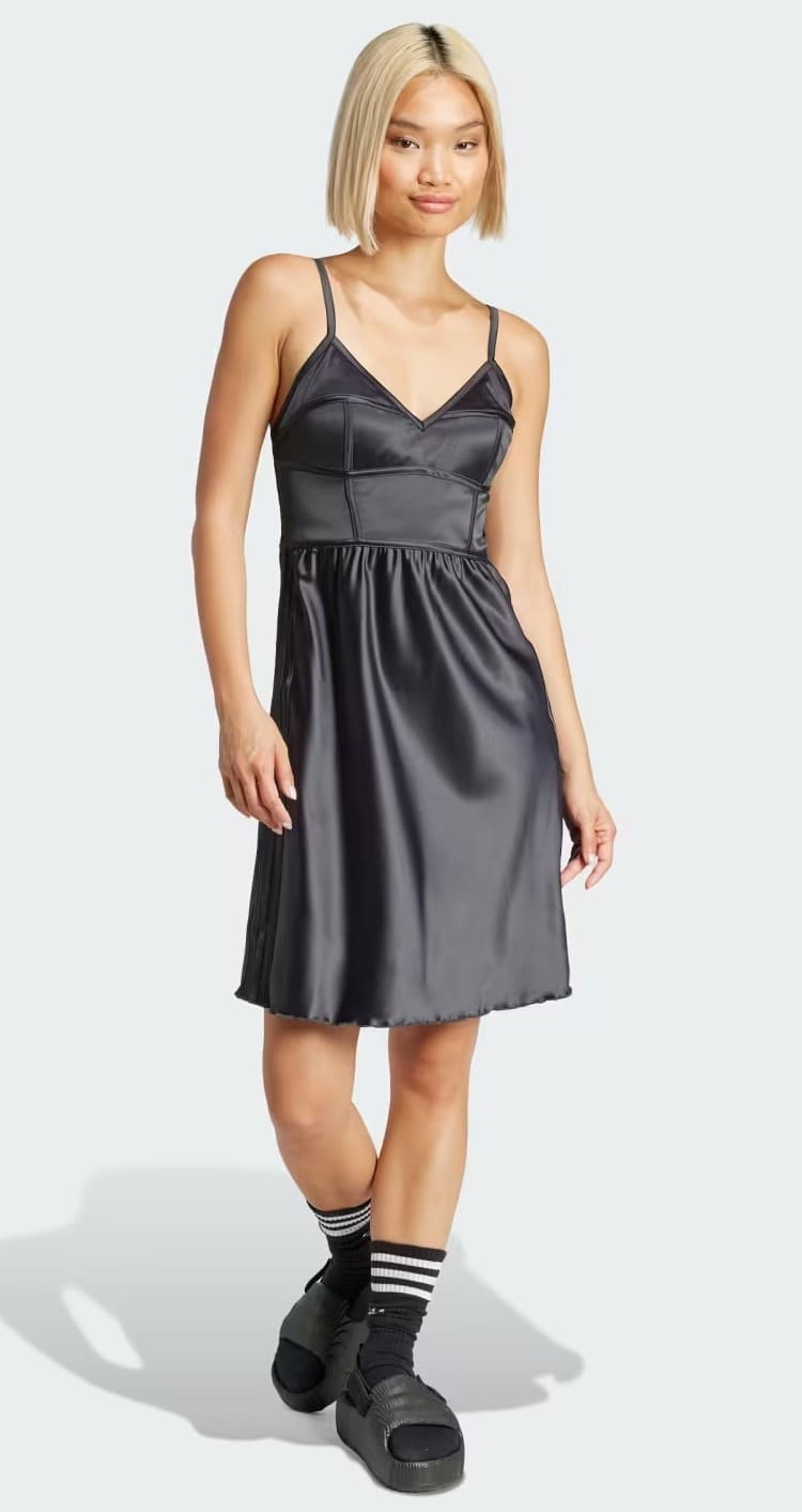 El nuevo vestido satín de Adidas