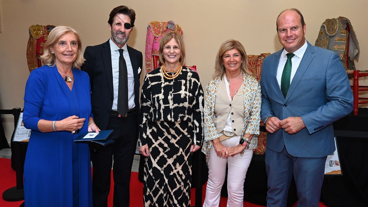 Inauguración de la la exposición 'Vestida eres de Gracia'