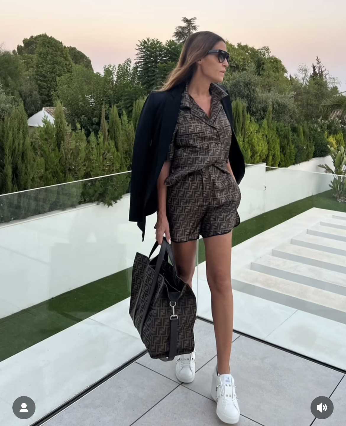 Susana Saborido, la mujer de Joaquín, posando con el conjunto de Fendi