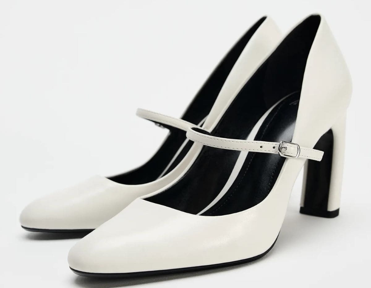 Zapato de tacón curvado