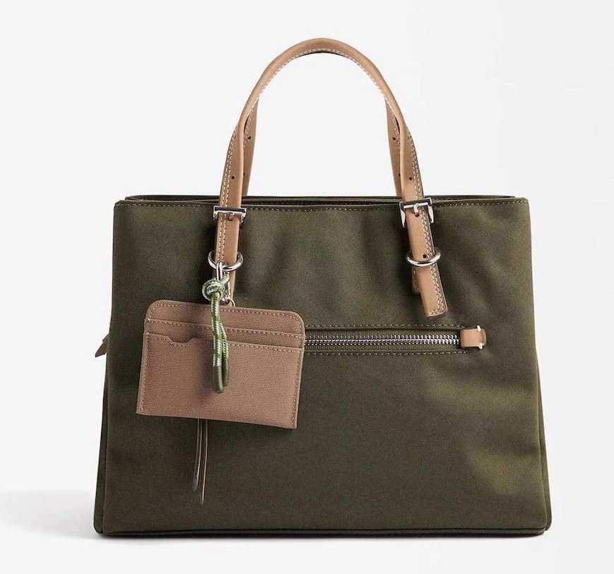 Bolso de mano estilo tote convertible a bandolera con varios compartimentos