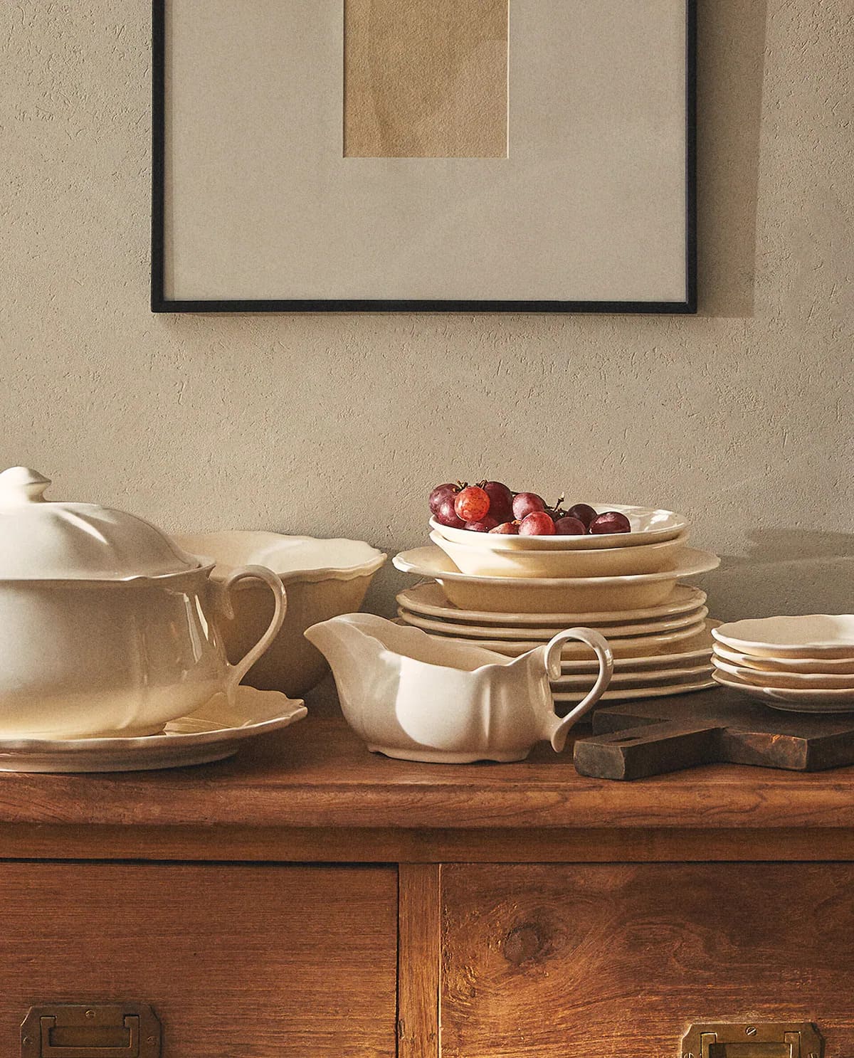 Vajilla de loza con borde de relieve