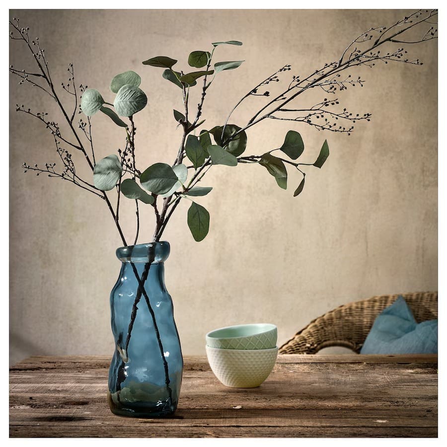 El nuevo florero y jarrón azul MYRMOSAIK de Ikea