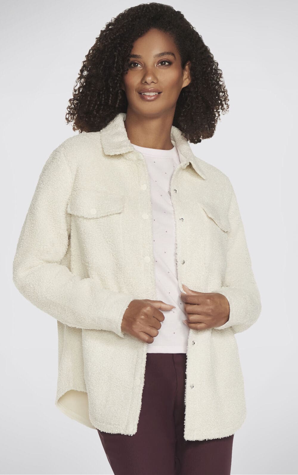 La chaqueta Sherpa Shacket blanca de Skechers