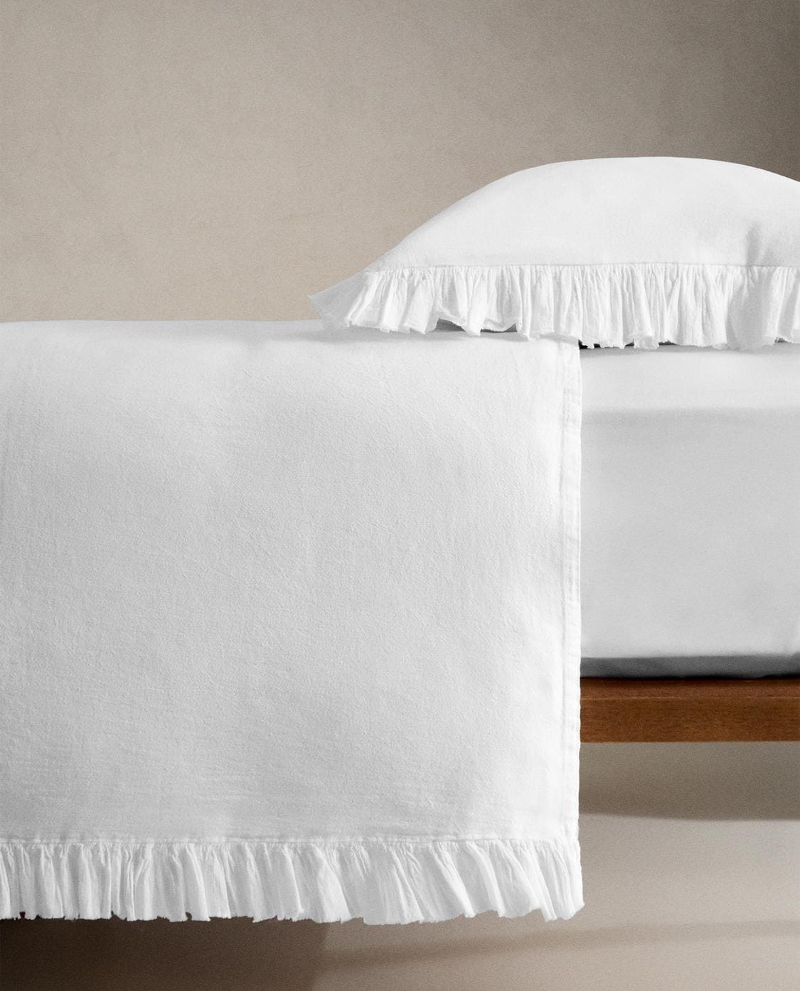 Colcha de volante plisado