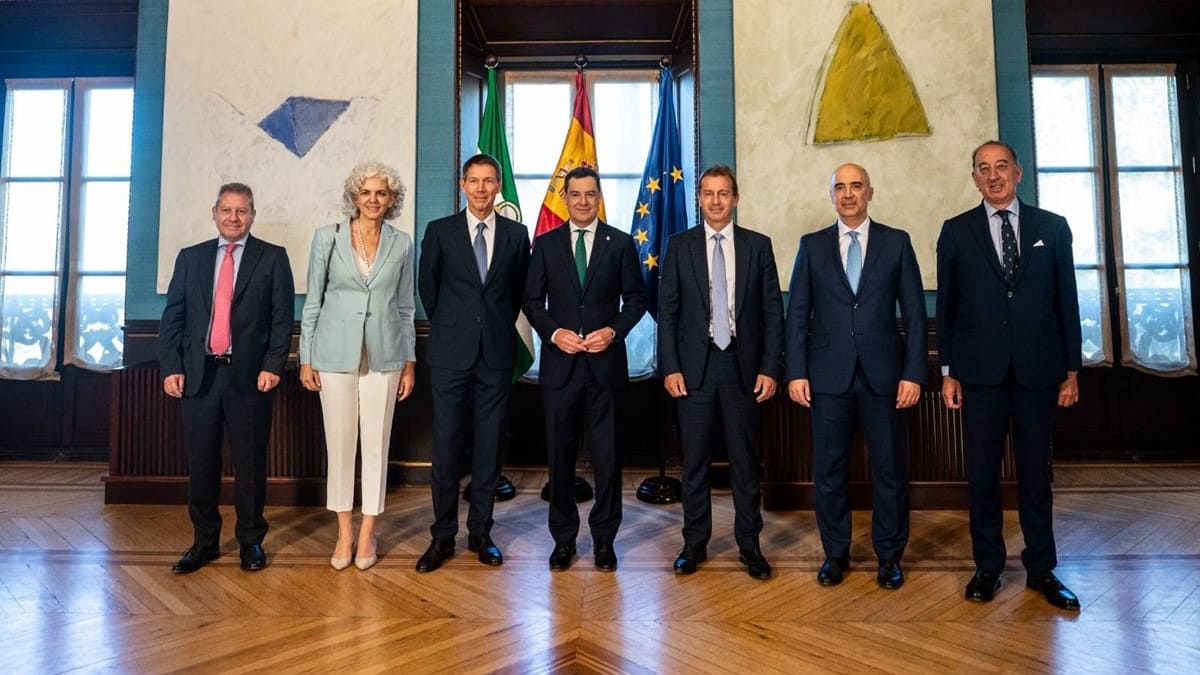 Juanma Moreno ha mantenido una reunión con representantes de Airbus