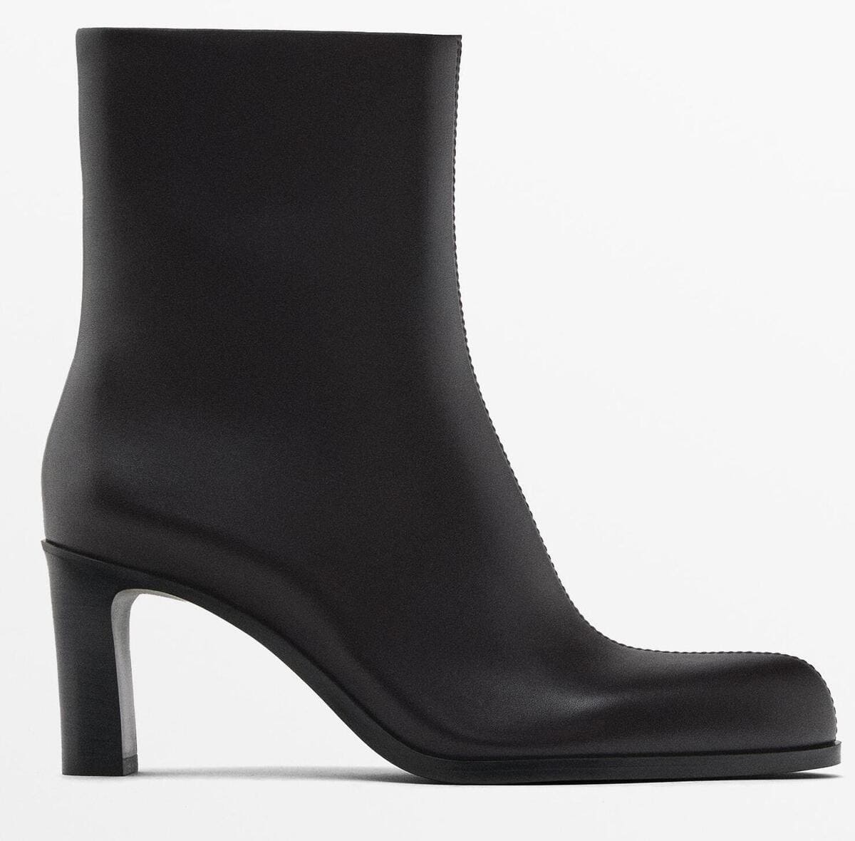 El botín con tacón de piel negro de Massimo Dutti