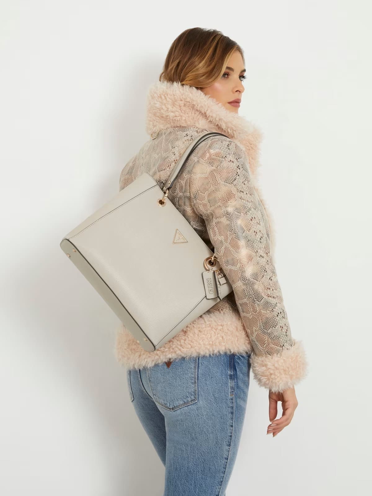 El bolso shopper noelle saffiano de Guess