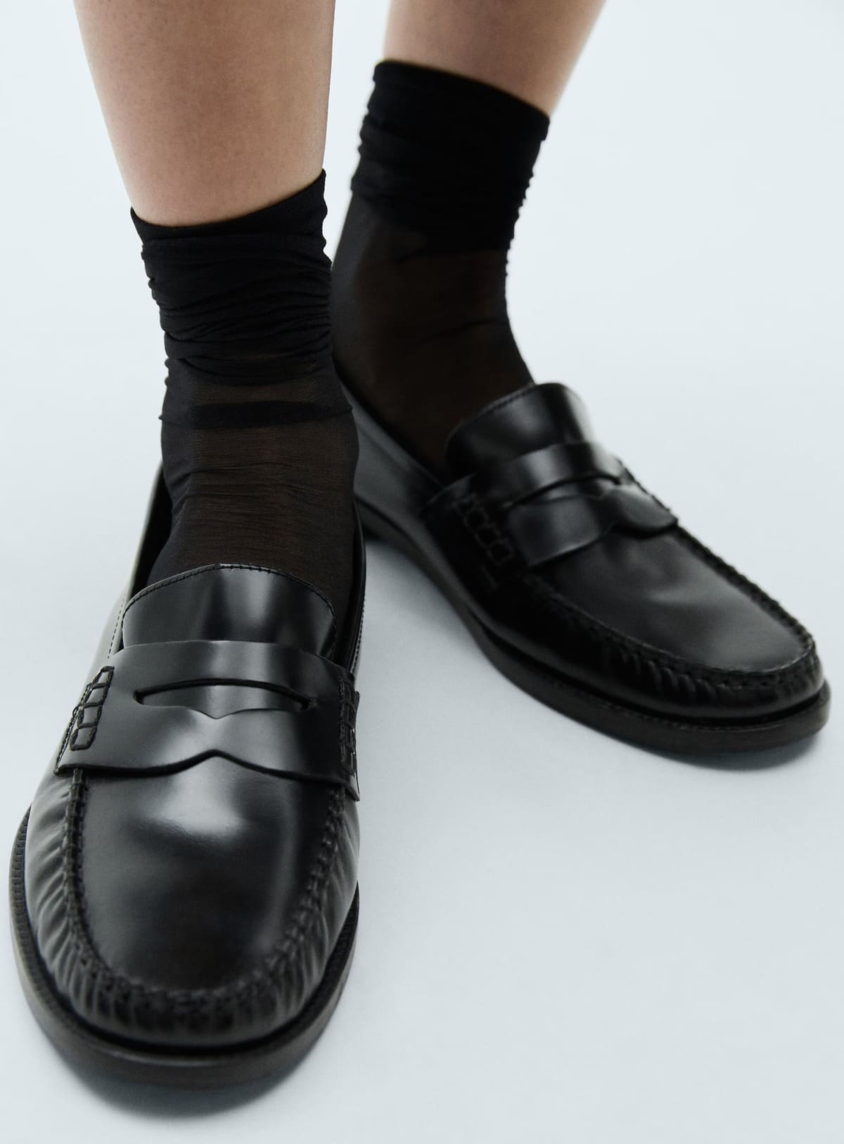 El mocasín de piel en color negro de Mango