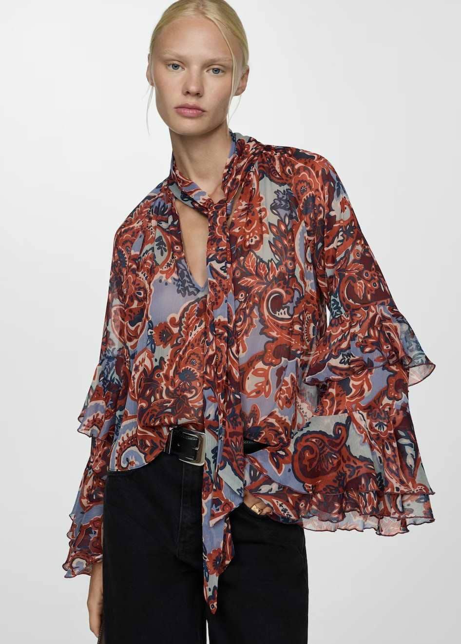 Blusa estampado paisley volantes de Mango