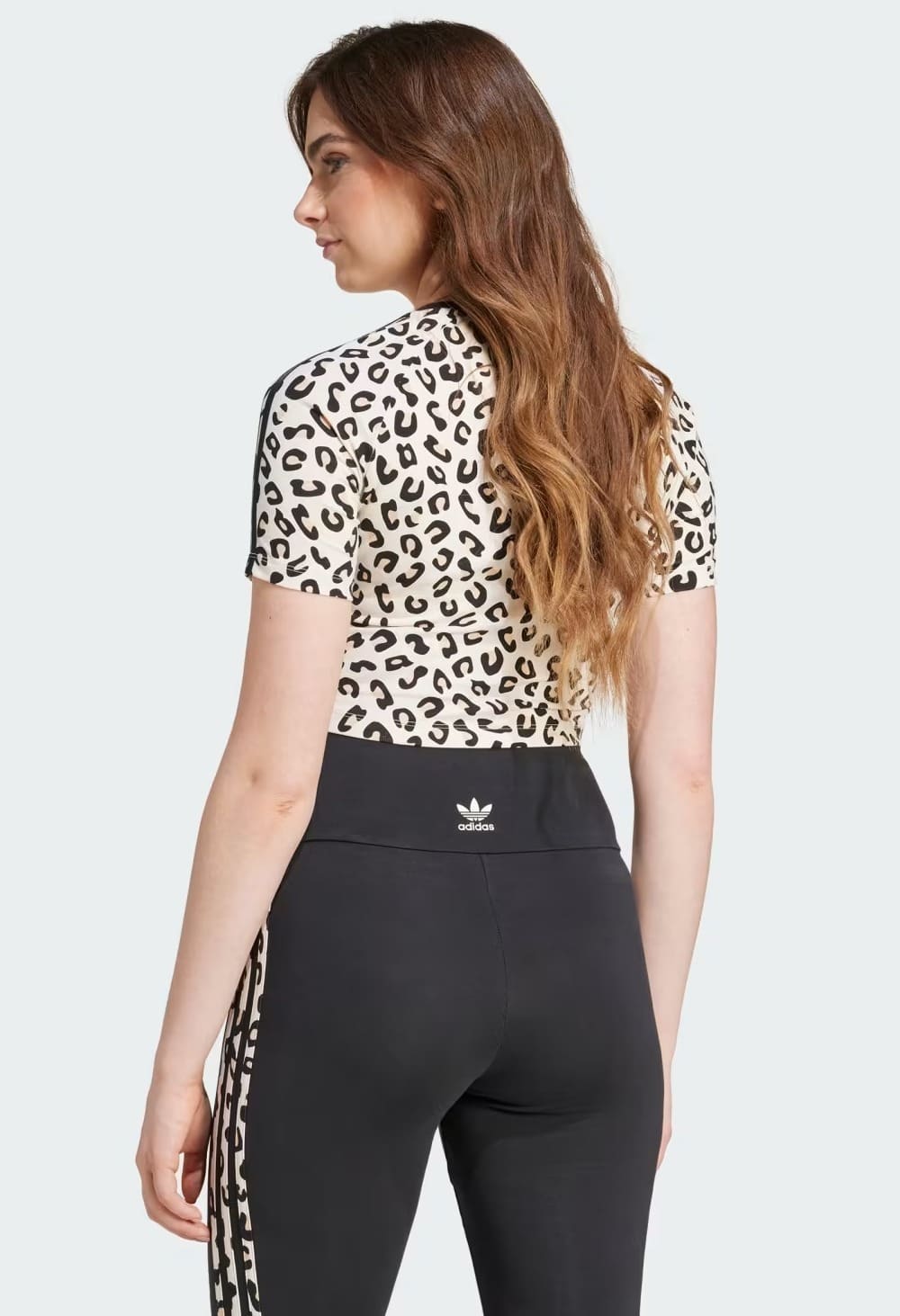 La nueva camiseta corta Leopard Allover Print de Adidas